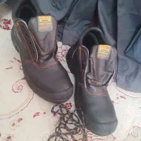 کفش ولباس کار