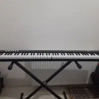 پیانو تاشو همراه با پایه|پیانو، کیبورد، آکاردئون|تهران, آذری|دیوار