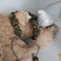 دستبند با سنگ یشم و سنگ حدید