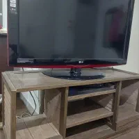 تلویزیون ال جی 42 اینچ با میز تی وی|تلویزیون و پروژکتور|رشت, لاکانی|دیوار