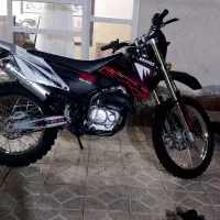 یک دستگاه موتورسیکلت بهرو۲۰۰