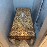 ۶عدد صندلی عسلی ودومیزمعرق ومنبت کاری شده سلطنتی