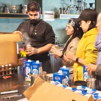 جذب باریستا با آموزش|استخدام خدمات فروشگاه و رستوران|کرج, عظیمیه|دیوار