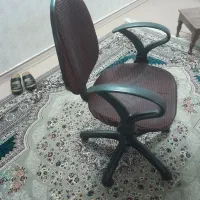 یک عدد صندلی چرخدار با چرخشی روان|صندلی و نیمکت|بروجرد, |دیوار