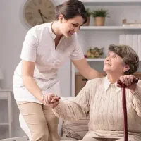 پرستار سالمند خانم شبانه روزی