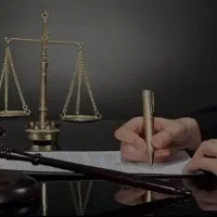 منشی در دفترحقوقی