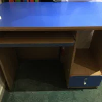 میز تحریر و کامپیوتر