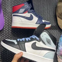 بورس انواع کتونی درجه یک خوش قیمت زنونه و مردونه|کیف، کفش، کمربند|چالوس, |دیوار