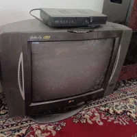 تلویزیون و میز جلو مبلی