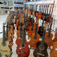 فروش گیتار بــرقی وکلاسیــک))