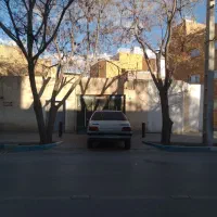 فروش زمین تجاری چهار دیواری شده بر خیابان اصلی