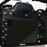 nikon d7100  با لنز 18-55 و جعبه