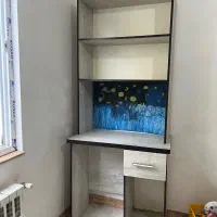 کتابخونه و میز کامپیوتر