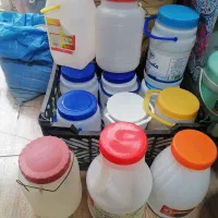 ظروف پلاستیکی ویک با مصرف و دبه اب و شیشه رب