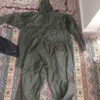 لباس بادگیر و بارانی|لباس|میانه, |دیوار