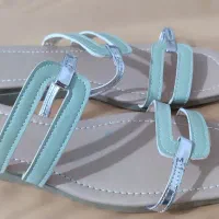 دو جفت دمپایی