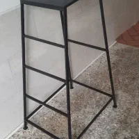 چهار پایه آهنی داخل منزل