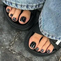 یلدای امسال و با ناخن های خوشگلت بترکون|خدمات آرایشگری و زیبایی|شهرکرد, |دیوار