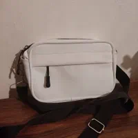 تعدادی لباس و کفش|لباس|شیراز, ریشمک|دیوار