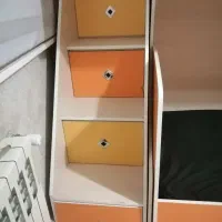 تخت دو طبقه اسپرت باکس و کشوها متحرک می باشد