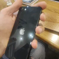 اپل iPhone SE (2020) با حافظهٔ ۱۲۸ گیگابایت