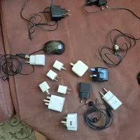 تعدادی سرشارژر اصلی و موس