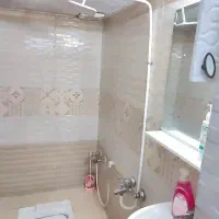 طبقه بالا ۶۰ متر.یک اتاق خواب.