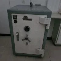 گاو صندوق یک تنی