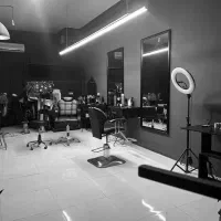 نیازمند ارایشگر نیمه‌ماهر یا یک وردست