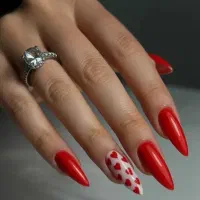 استخدام ناخن کار و مژه کار