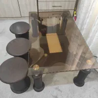 میز وسه عدد گل میز