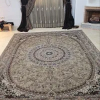 یک تخته فرش ۱۲ متری طرح عقیق و یک دو متری کودک