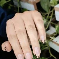 کاشت ناخن فقط ۴۵۰