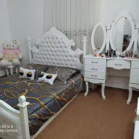 تخت با تشک و میز آرایش