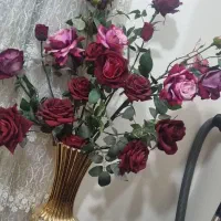 گل رز قرمز بهمراه گلدان بزرگ طلایی|گل مصنوعی|اندیشه, اندیشه فاز ۱|دیوار