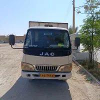 کامیونت حمل بار