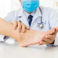 کلینیک درمان کلیه مشکلات کف پا و خارپاشنه|خدمات آرایشگری و زیبایی|نهاوند, |دیوار