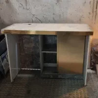 یک عدد میز چوبی  سفید و طلایی