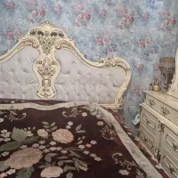 تخت سلطنتی و میز آرایش