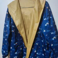 تعدادی بارانی و پالتو زنانه ودخترانه