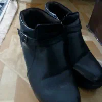 کفش نو|کیف، کفش، کمربند|رباط‌کریم, رباط‌کریم|دیوار