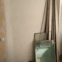 یک عدد درب آلمینیومی۳در۴ قدیمی محکم