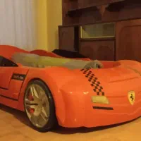 تخت بچه، فرش اتاق بچه.