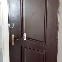 درب ورودی از جنس چوب درجه یک در حد نو