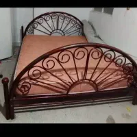 تخت فلزی دو نفره کاملا سالم