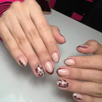 کاشت ناخن|خدمات آرایشگری و زیبایی|مشهد, خواجه ربیع|دیوار