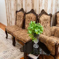 مبلمان سلطنتی راحتی کلاسیک چوبی تمیز وسالم