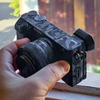 دوربین آلفا ۶۴۰۰ به همراه لنز کیت و باتری اضافه