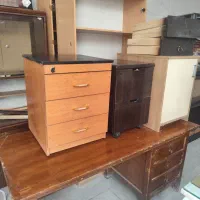 میز چوبی بزرگ سه کشوی