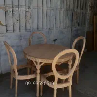 میز غذاخوری و جلو مبلی